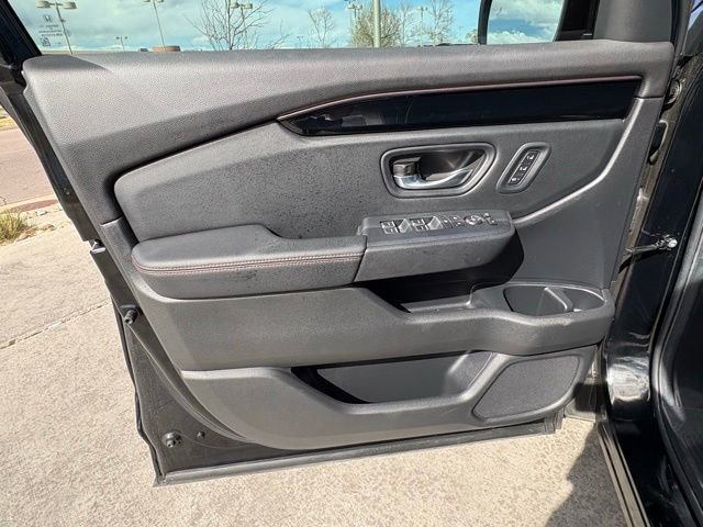Used 2025 Honda Pilot TrailSport image 10