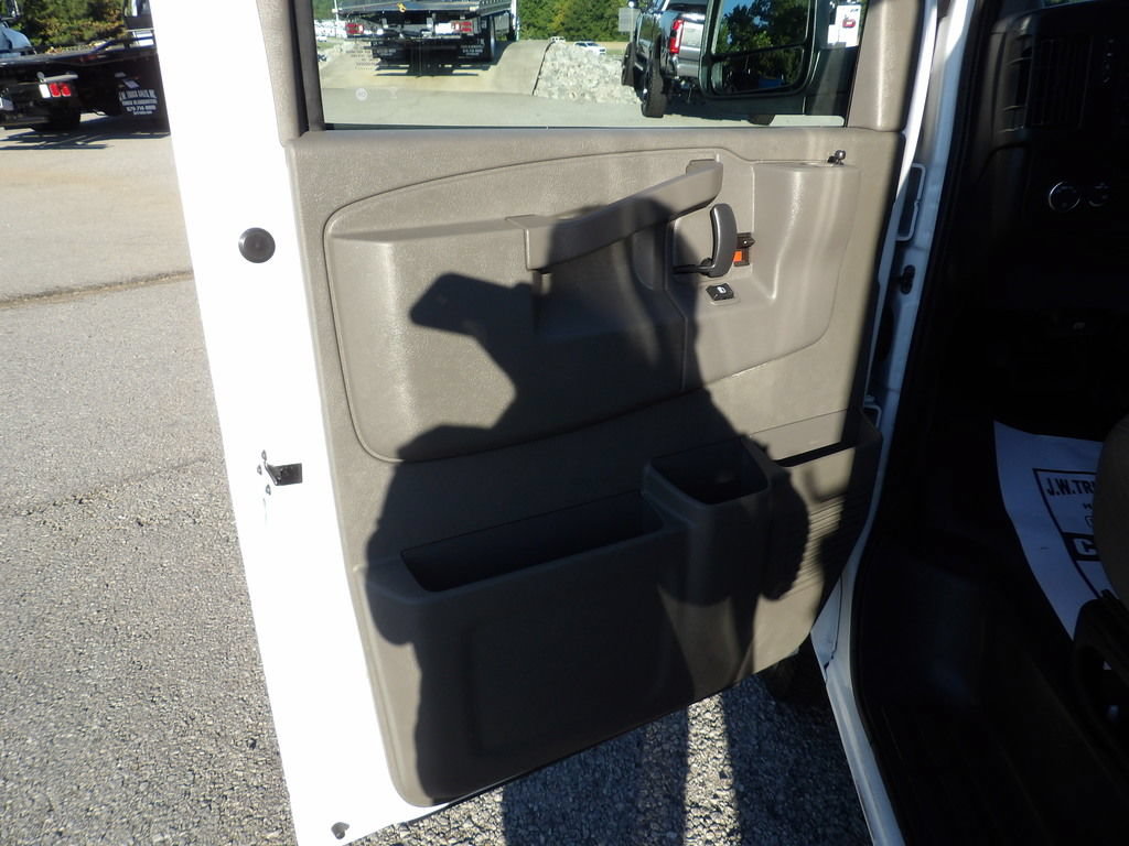 Used 2022 Chevrolet Express 2500 w/ Driver Convenience Package RWD image 14