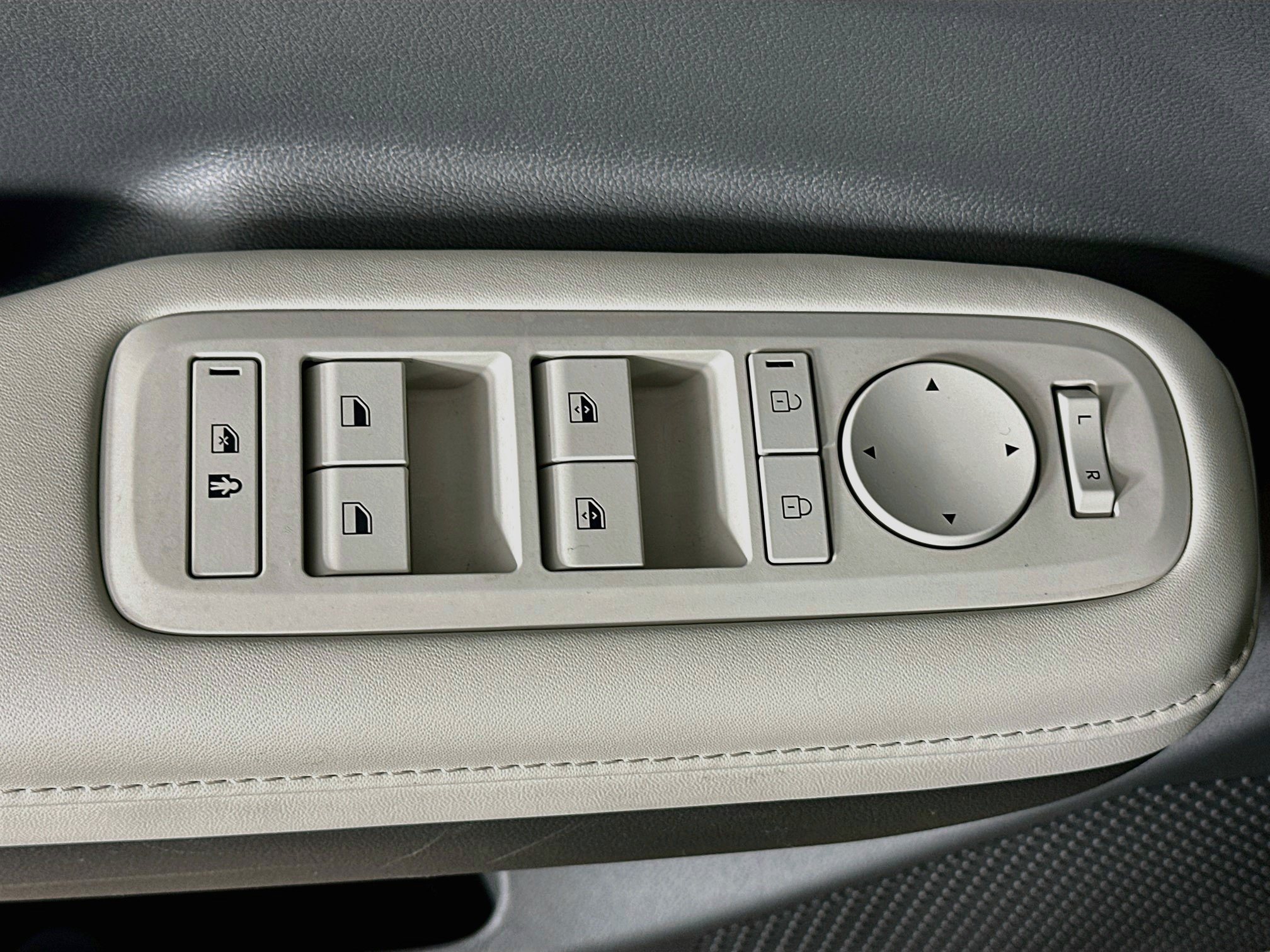 Used 2025 Hyundai Santa Fe SEL AWD/4WD image 15