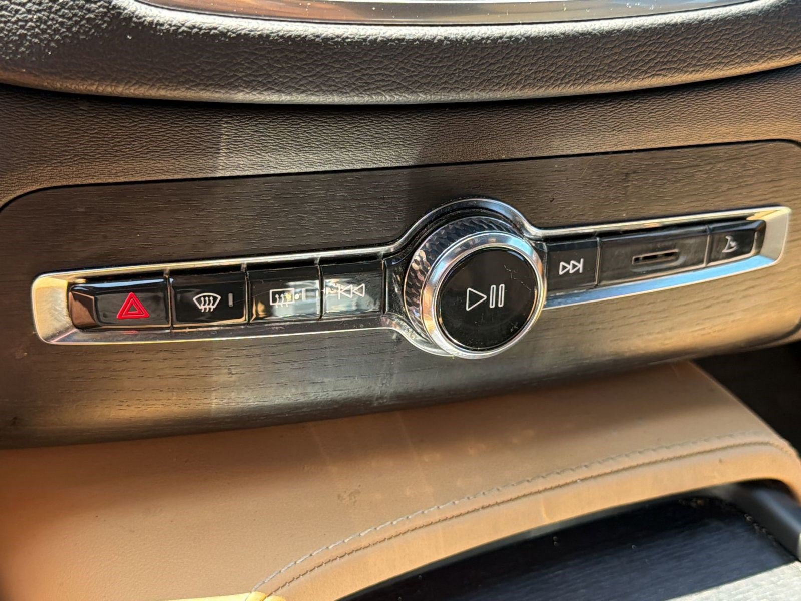 Certified 2023 Volvo XC90 B6 Ultimate w/ Lounge Package AWD/4WD image 19