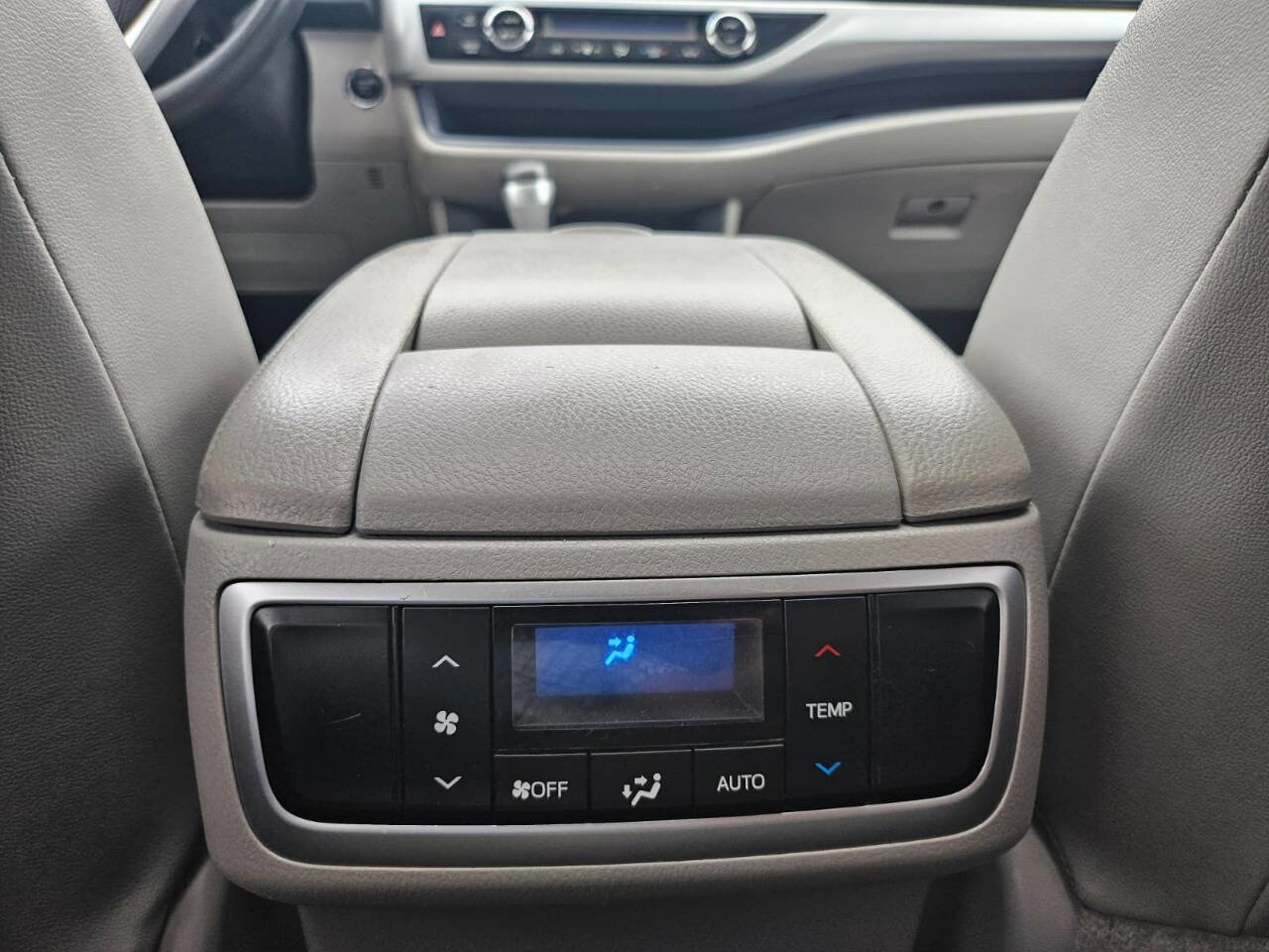 Used 2019 Toyota Highlander XLE image 27