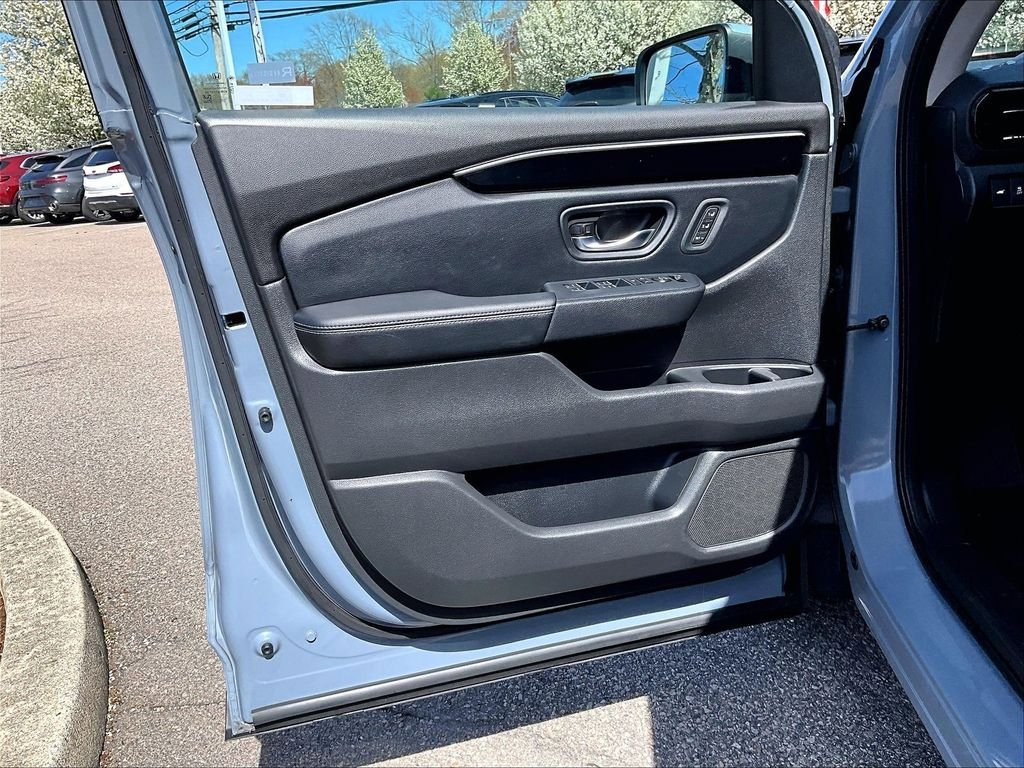 Used 2023 Honda Pilot Touring image 9