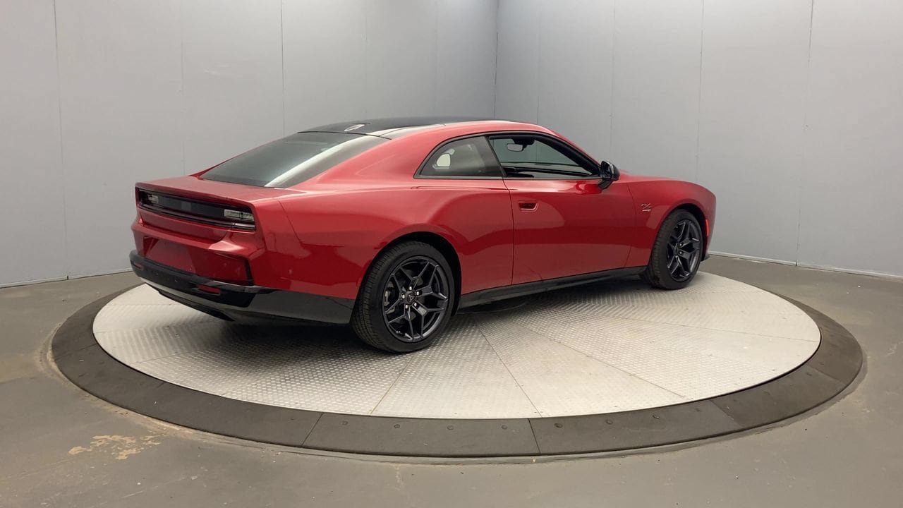 Used 2024 Dodge Charger Daytona R/T w/ Plus Group AWD/4WD image 5