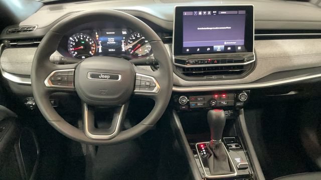 Used 2024 Jeep Compass Latitude AWD/4WD image 10