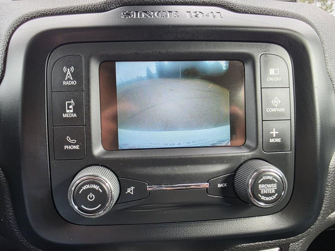 Used 2015 Jeep Renegade Limited AWD/4WD image 29
