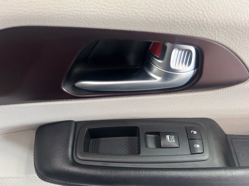 Used 2019 Chrysler Pacifica Limited FWD image 15