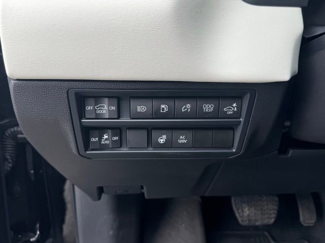 Used 2024 Toyota Sequoia Capstone image 14