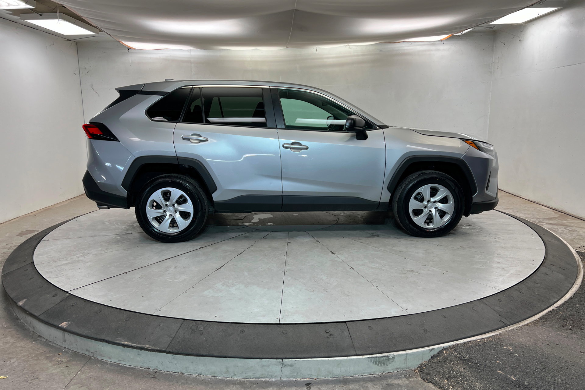 Used 2024 Toyota RAV4 LE image 7