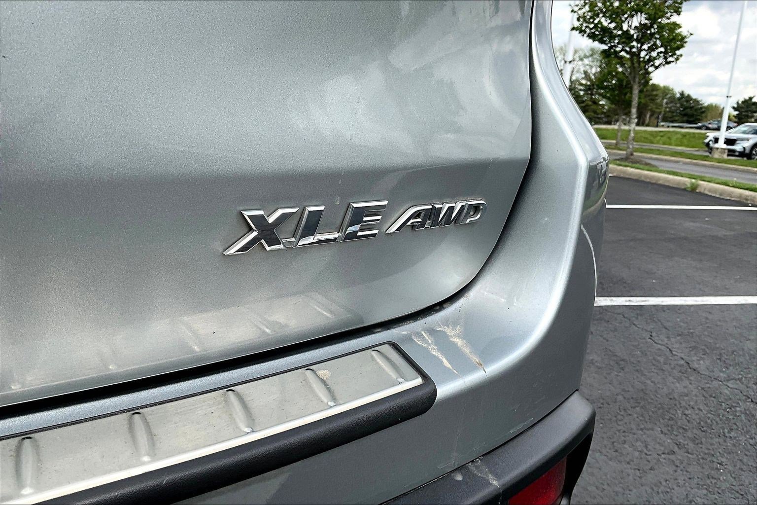 Used 2019 Toyota Highlander XLE image 24