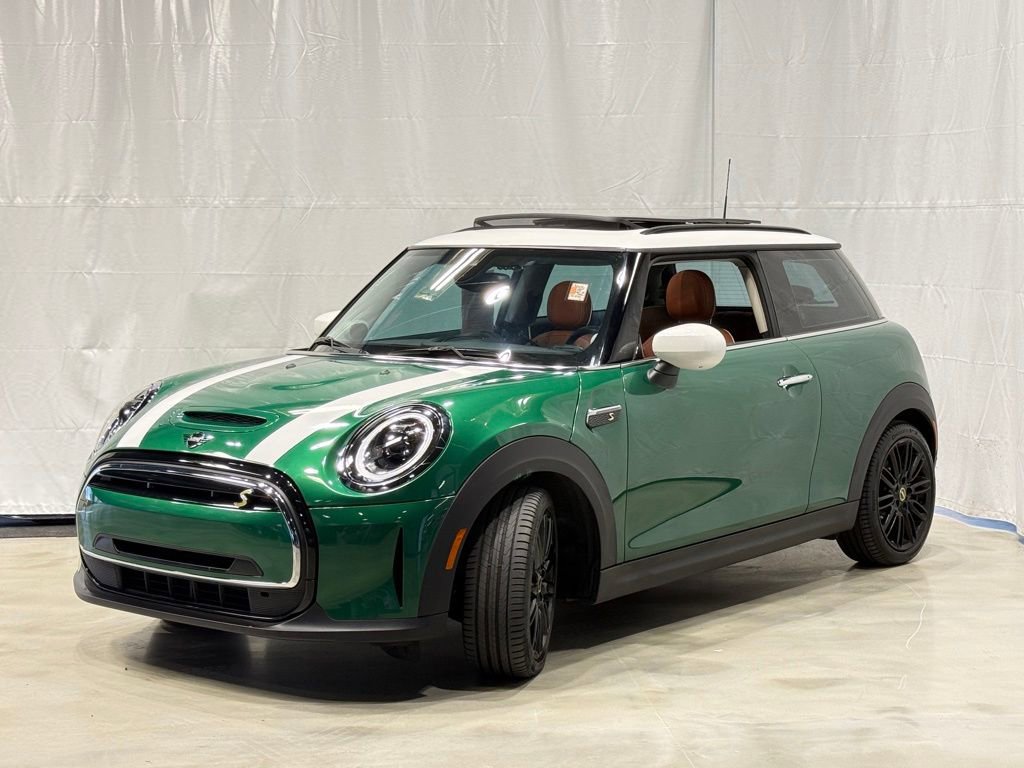 Used 2024 MINI Cooper SE w/ Signature Upholstery Package video 4