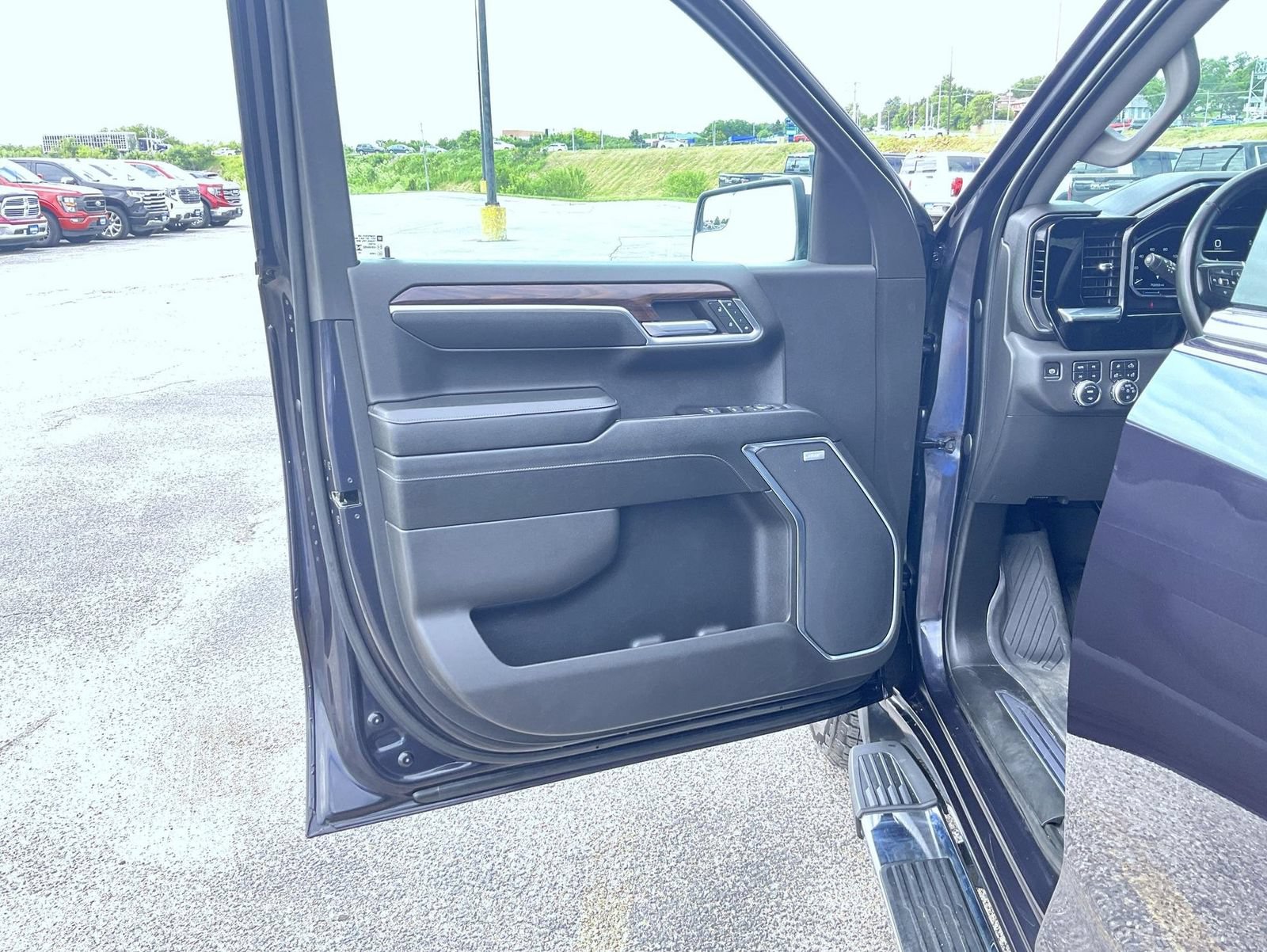 Certified 2023 GMC Sierra 1500 SLT w/ SLT Premium Package AWD/4WD image 9