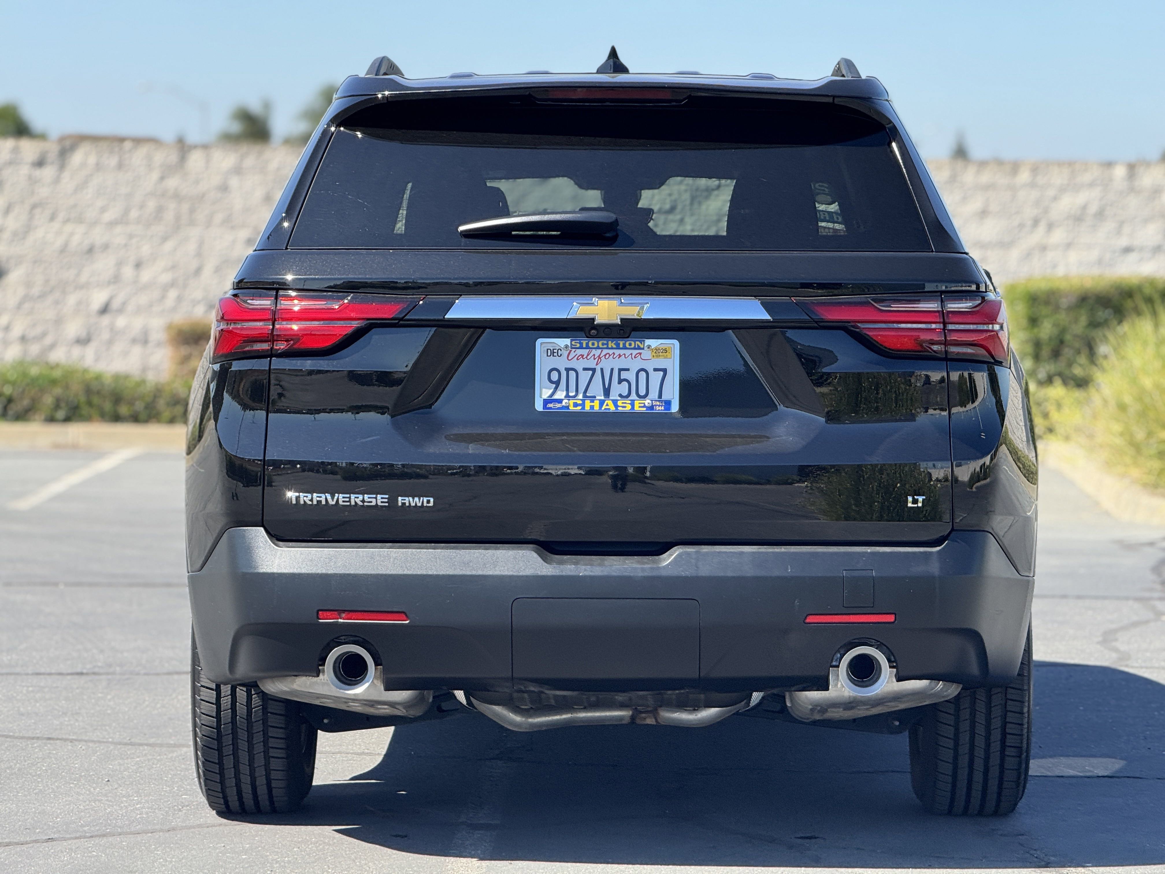 Used 2023 Chevrolet Traverse LT w/ Rear Camera Mirror Package image 5