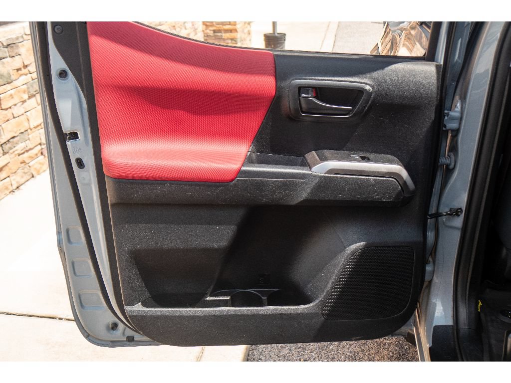 Used 2021 Toyota Tacoma SR5 w/ Blackout Package (TMS) AWD/4WD image 18