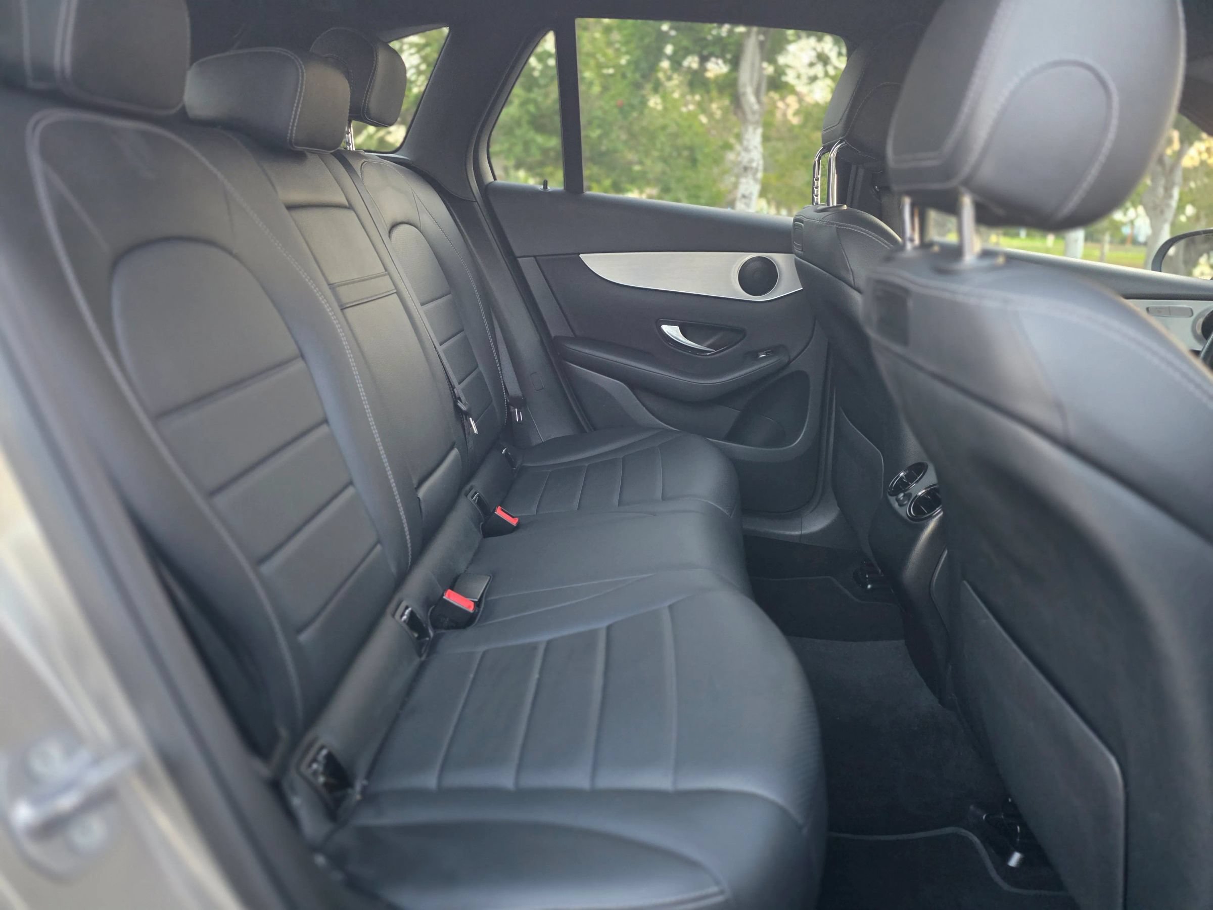 Used 2019 Mercedes-Benz GLC 300 w/ Premium Package image 12