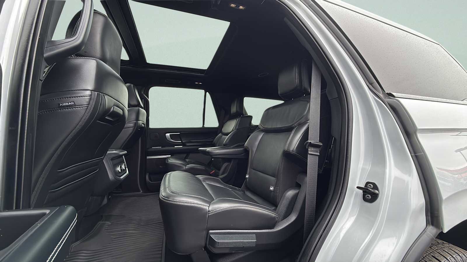 Used 2025 Ford Expedition Platinum w/ Stealth Performance Package image 28