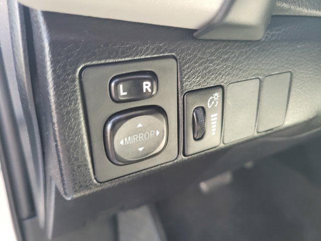 Used 2017 Toyota Corolla LE FWD image 17