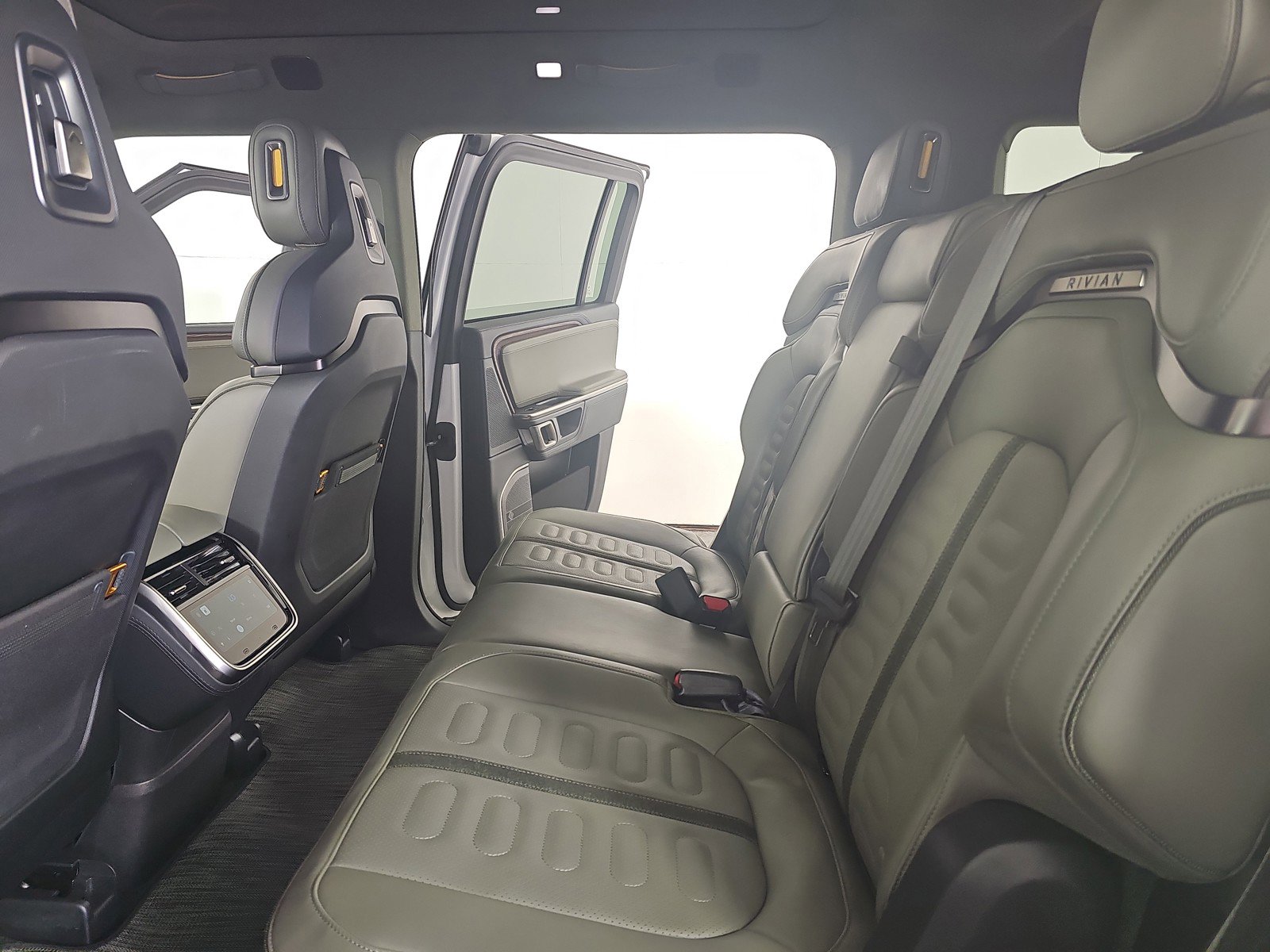Used 2024 Rivian R1S Adventure image 21