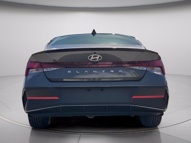 New 2026 Hyundai Elantra SEL Sport FWD image 4