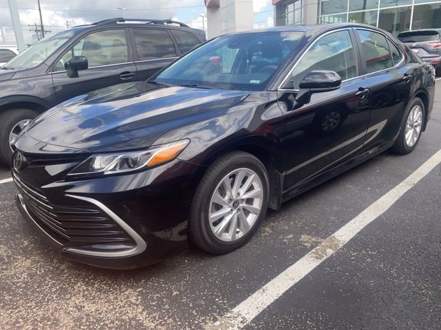 Used 2021 Toyota Camry LE AWD/4WD image 5