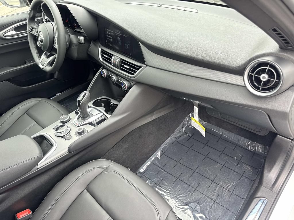 New 2026 Alfa Romeo Giulia w/ Driving Assist Package RWD image 28