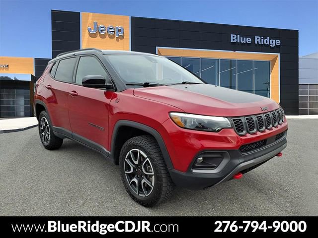 Used 2025 Jeep Compass Trailhawk w/ Trailhawk Elite Group AWD/4WD image 1