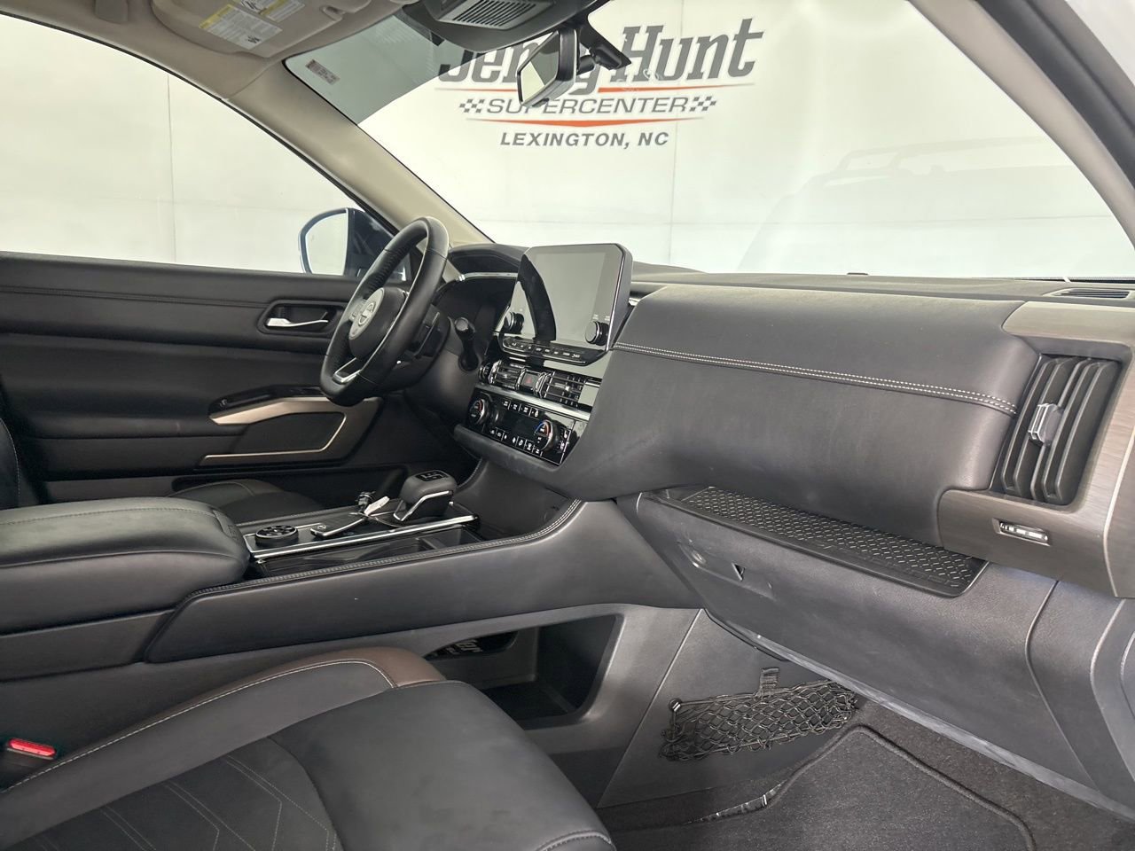 Used 2023 Nissan Pathfinder Platinum w/ Cargo Package AWD/4WD image 36