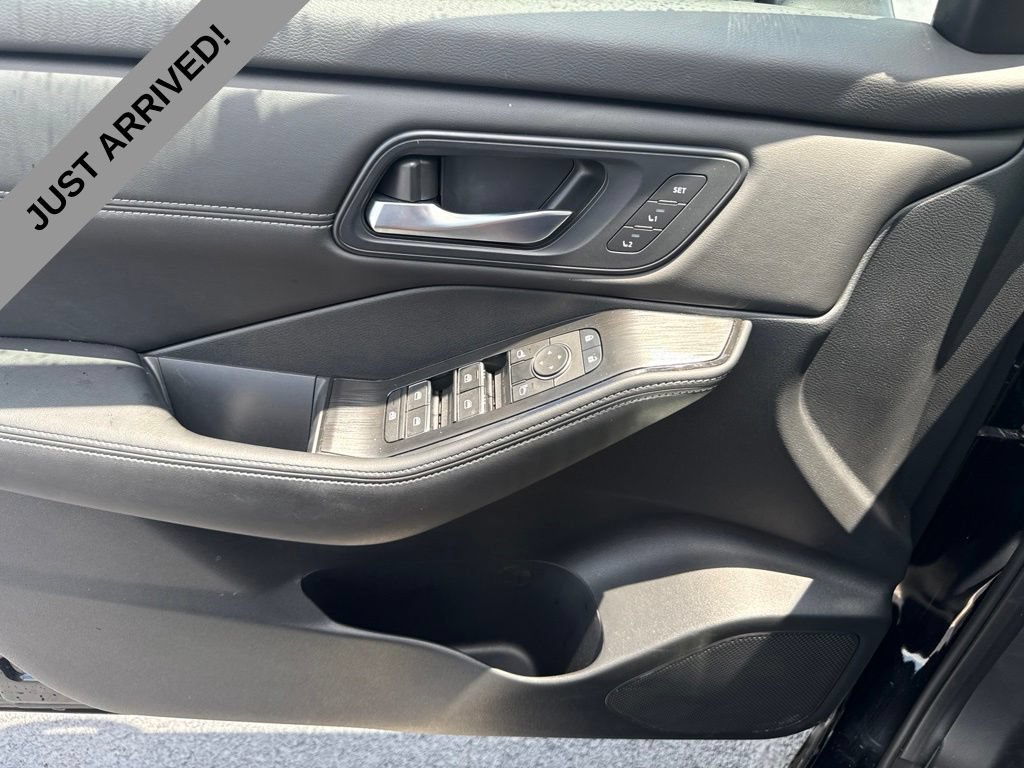 Certified 2025 Nissan Rogue SL w/ Tech Package AWD/4WD image 12