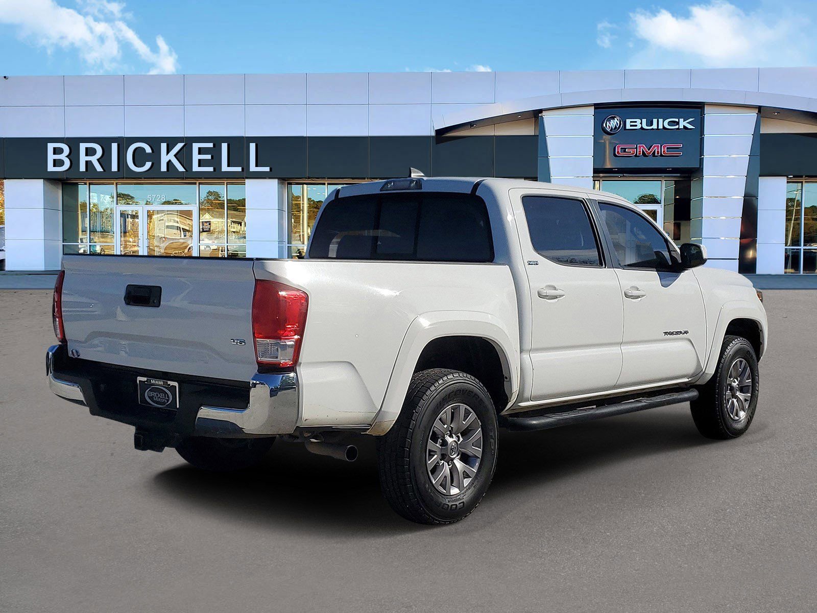 Used 2017 Toyota Tacoma SR5 w/ Tow Package image 7