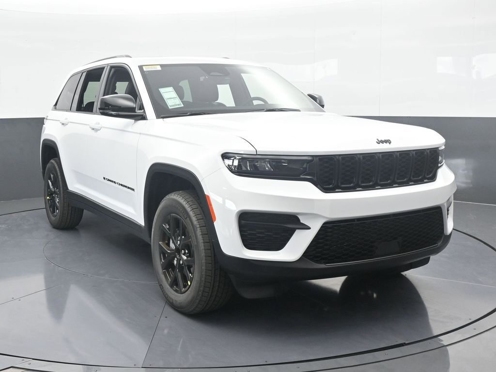 Used 2025 Jeep Grand Cherokee Altitude image 9