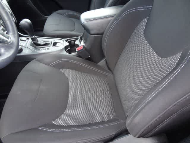 Used 2019 Jeep Cherokee Latitude w/ Popular Appearance Group AWD/4WD image 6