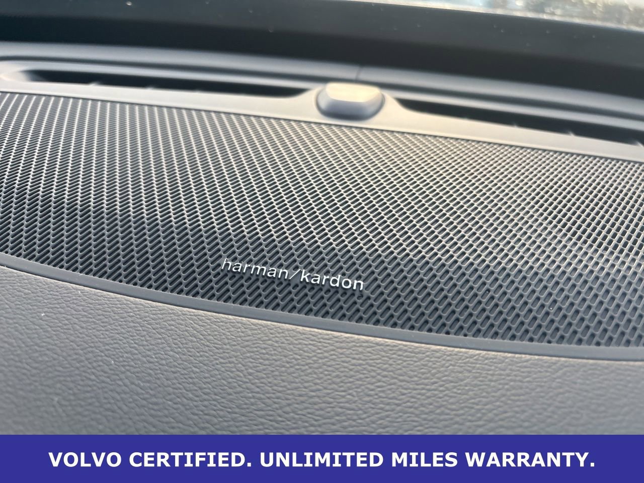 Certified 2024 Volvo XC90 T8 Ultimate w/ Protection Package Premier image 23