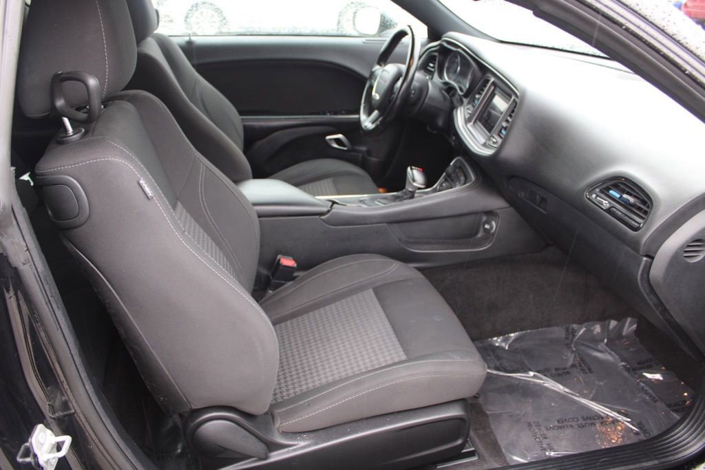 Used 2018 Dodge Challenger SXT image 20