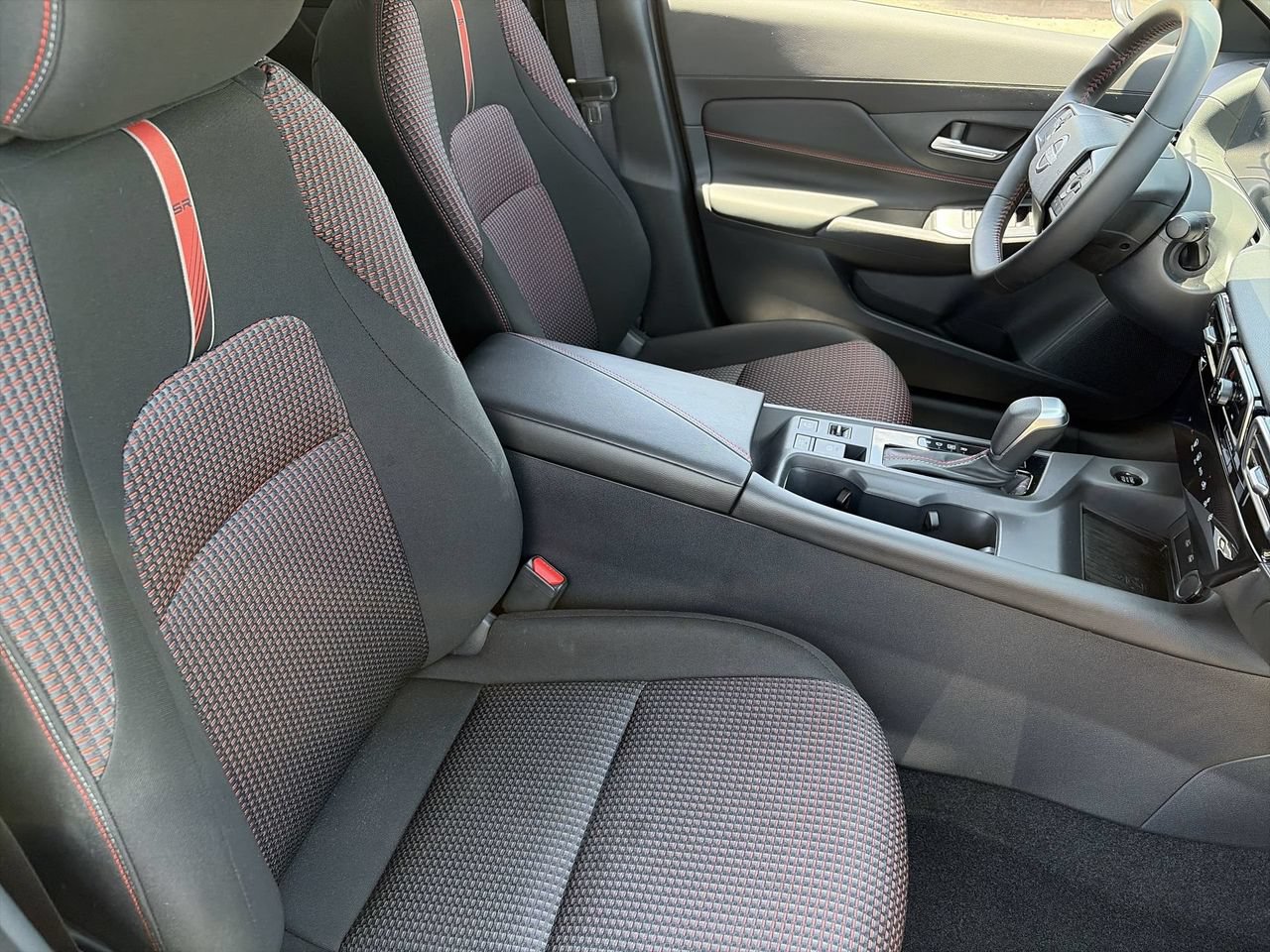 Used 2026 Nissan Sentra SR w/ Floor Mat Package FWD image 10