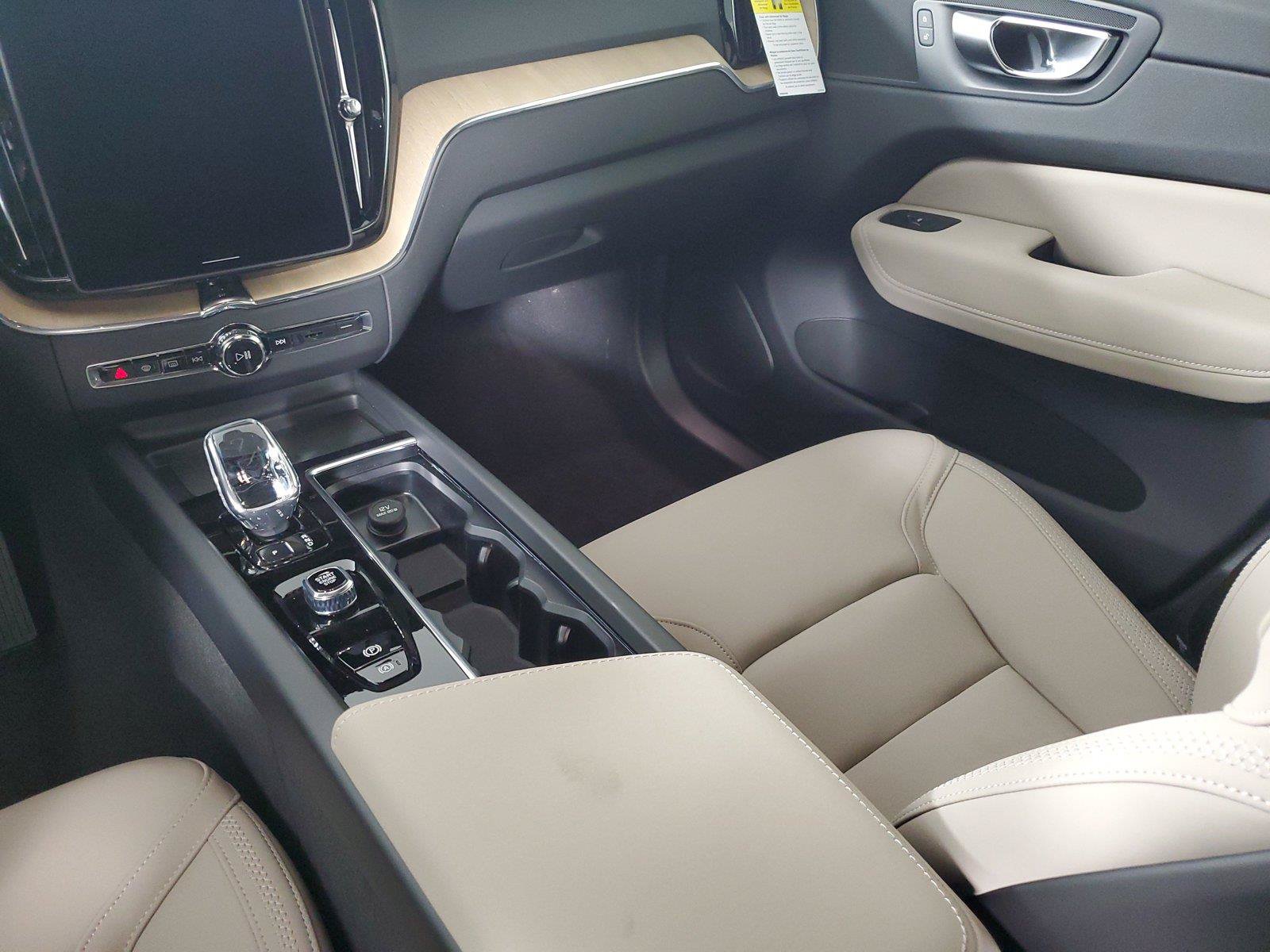 New 2026 Volvo XC60 B5 Core w/ Climate Package AWD/4WD image 17
