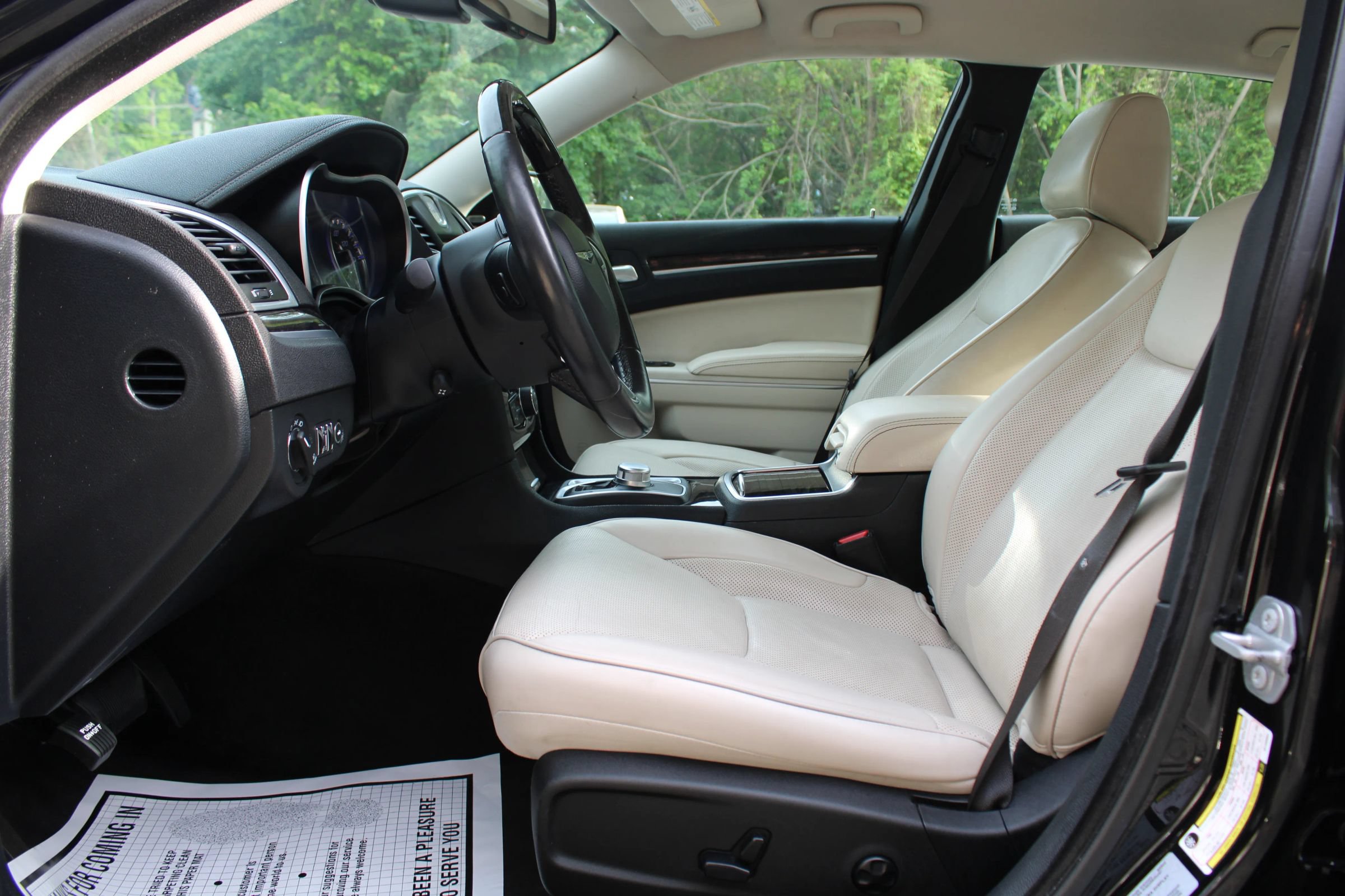 Used 2018 Chrysler 300 Limited RWD image 22