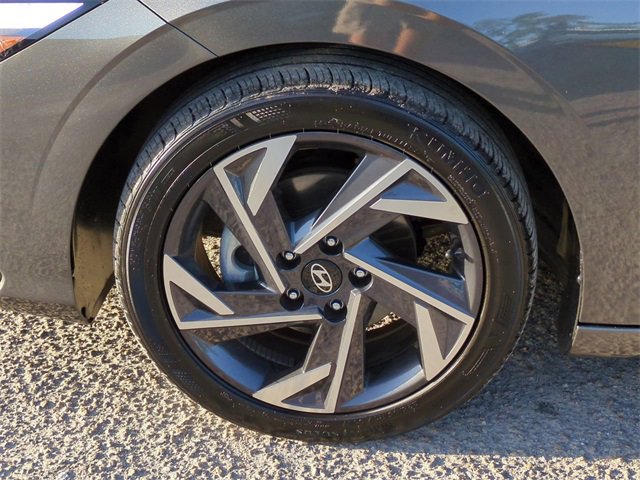 Used 2024 Hyundai Elantra SEL w/ Convenience Package image 9