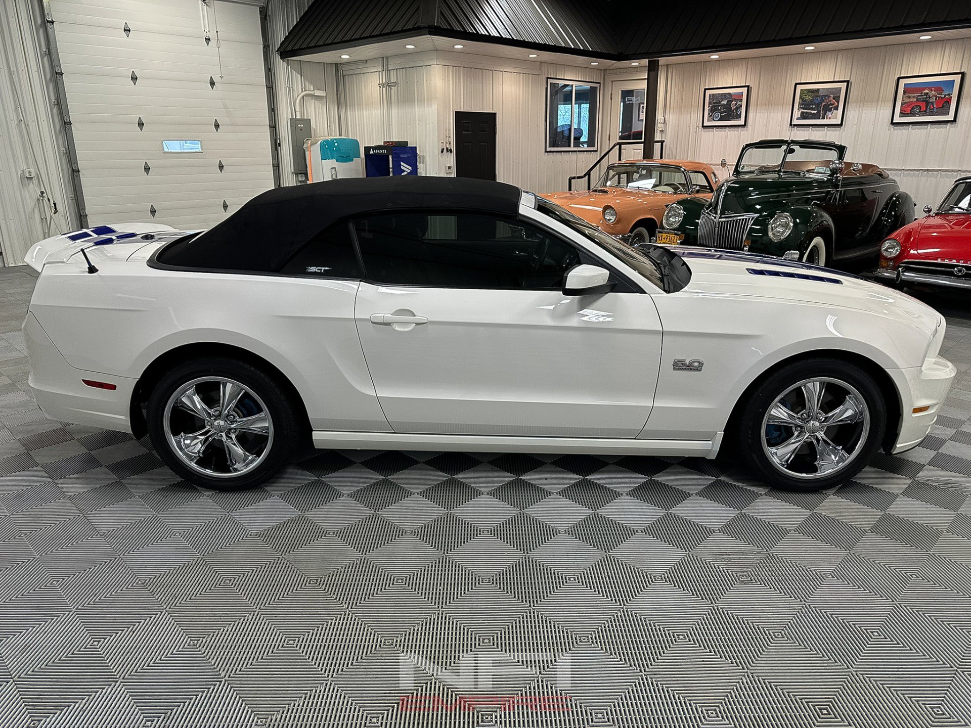 Used 2013 Ford Mustang GT Premium w/ Security Pkg image 13