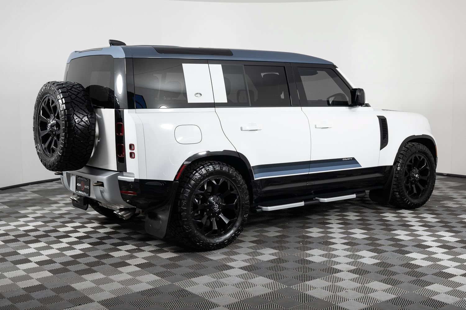 Used 2024 Land Rover Defender 110 SE AWD/4WD image 7