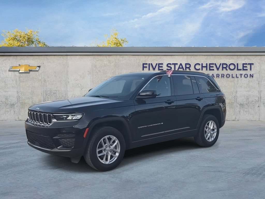 Used 2025 Jeep Grand Cherokee Laredo X RWD image 4