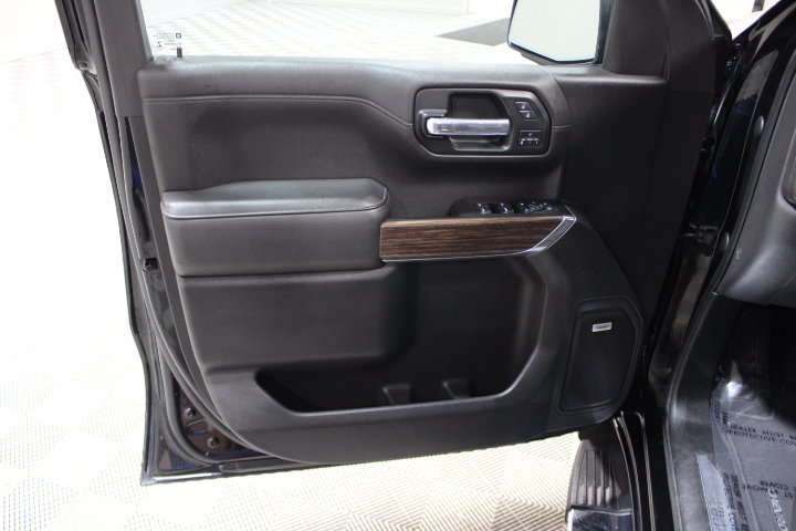 Used 2019 Chevrolet Silverado 1500 High Country w/ Technology Package AWD/4WD image 17