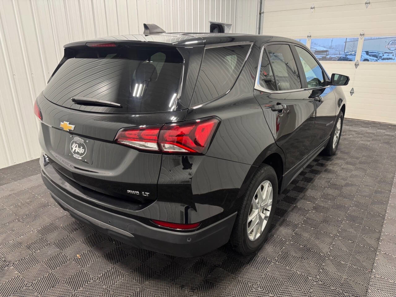 Used 2022 Chevrolet Equinox LT image 3