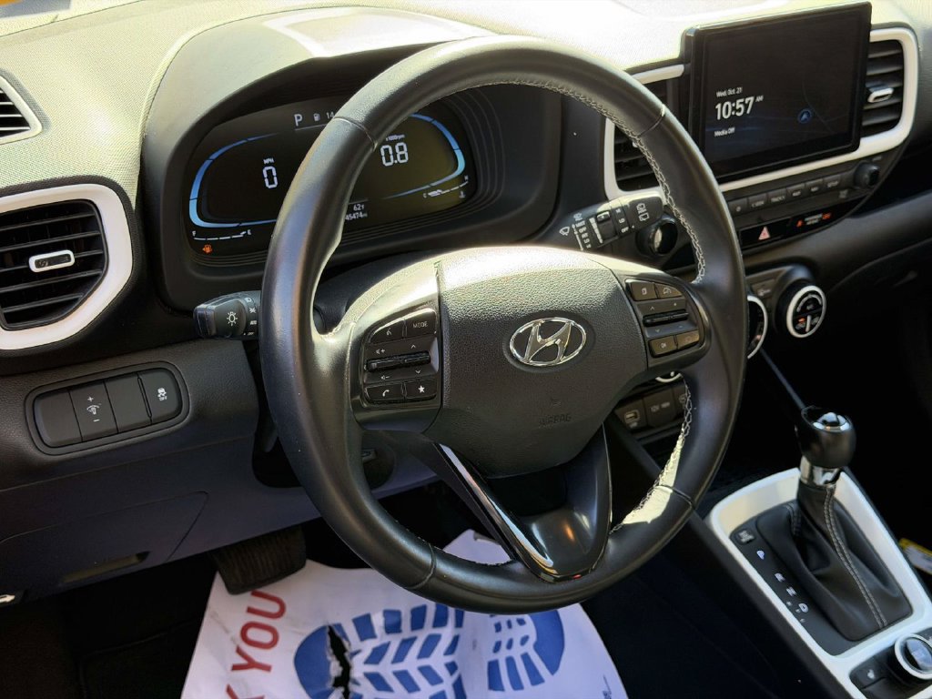 Certified 2023 Hyundai Venue Limited w/ Cargo Package FWD image 15