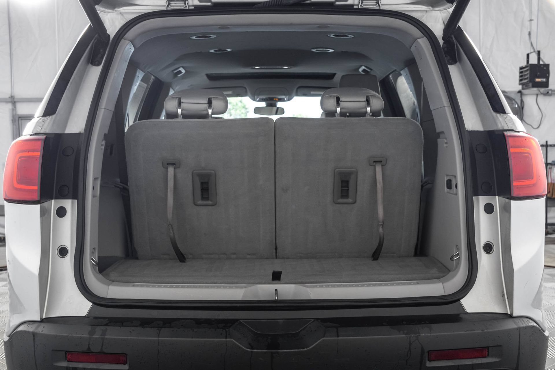 Used 2018 GMC Acadia SLE FWD image 41