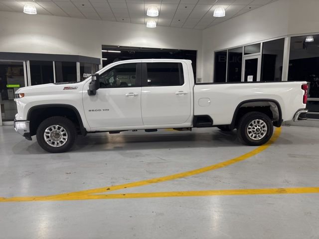 Used 2024 Chevrolet Silverado 2500 LT w/ Convenience Package image 3