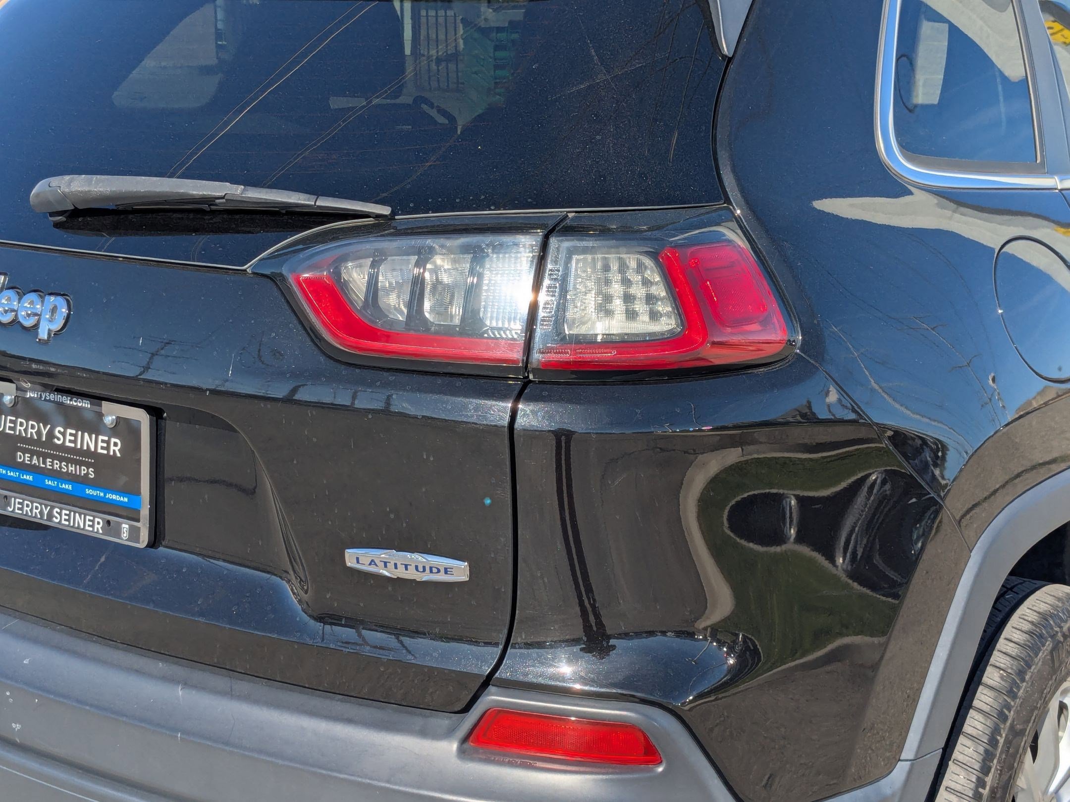 Used 2019 Jeep Cherokee Latitude w/ Popular Appearance Group image 11