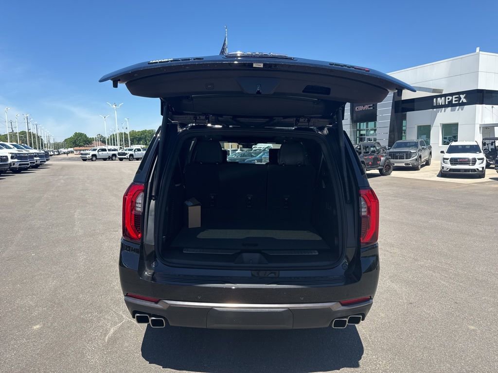 Used 2025 GMC Yukon XL AT4 Ultimate w/ LPO, AT4 Appearance Package AWD/4WD image 34