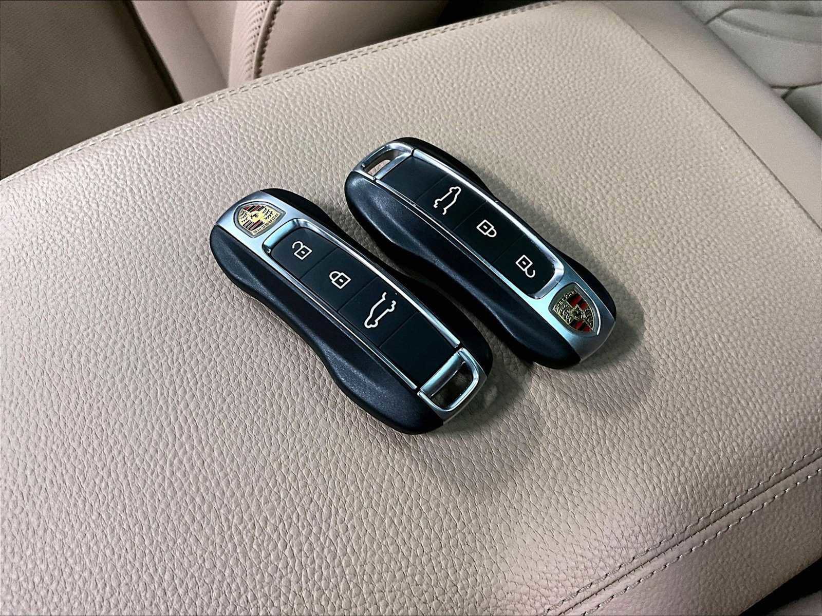 Used 2023 Porsche Cayenne image 39