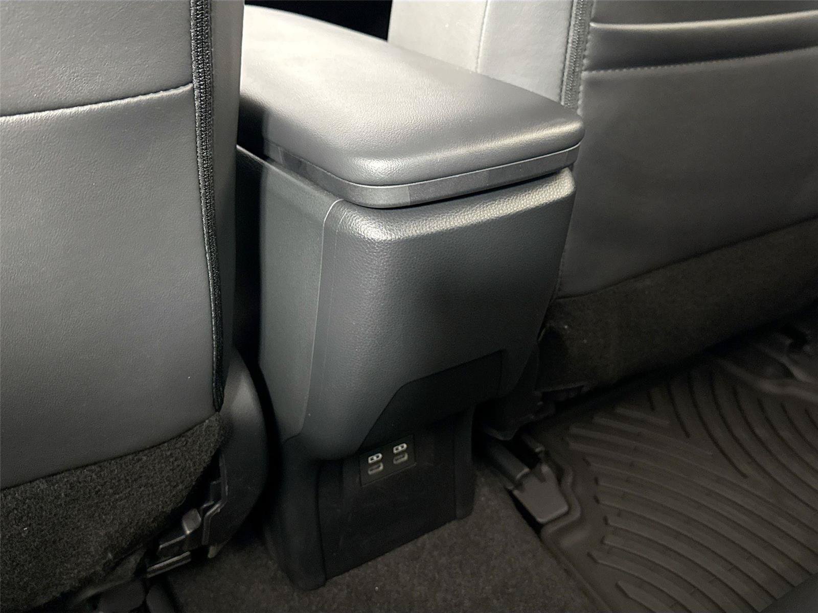 Certified 2025 Toyota Prius XLE FWD image 35