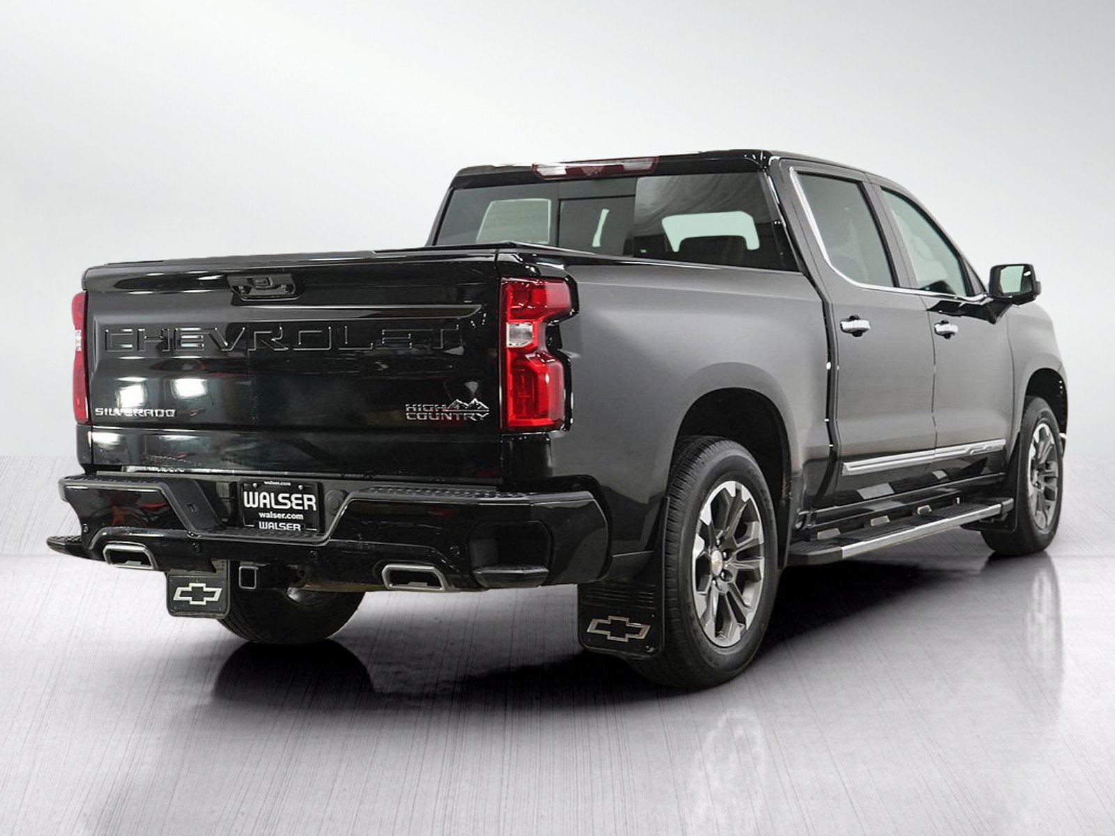 Used 2025 Chevrolet Silverado 1500 High Country w/ Technology Package AWD/4WD image 5