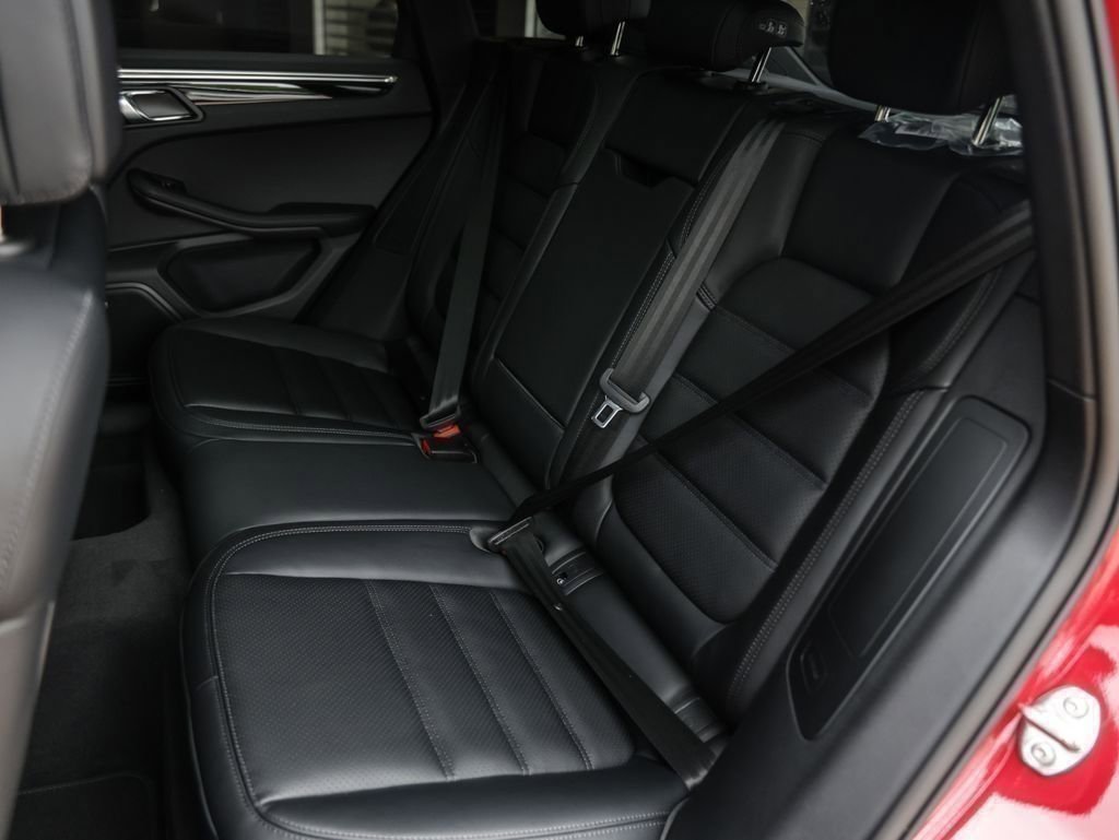Certified 2025 Porsche Macan image 29